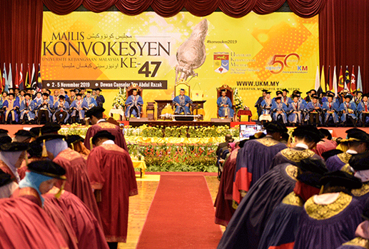 7655名马来西亚国民大学毕业生获得学位证书