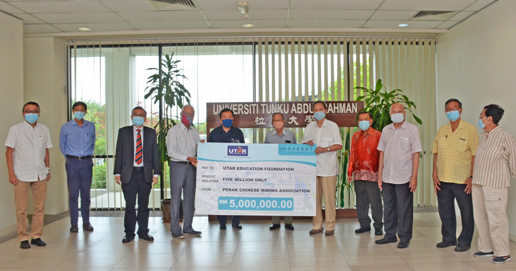 PCMA向拉曼大学医院捐赠500万令吉